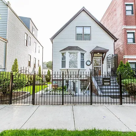 Logan Square Apartment - 2B:1B With Den